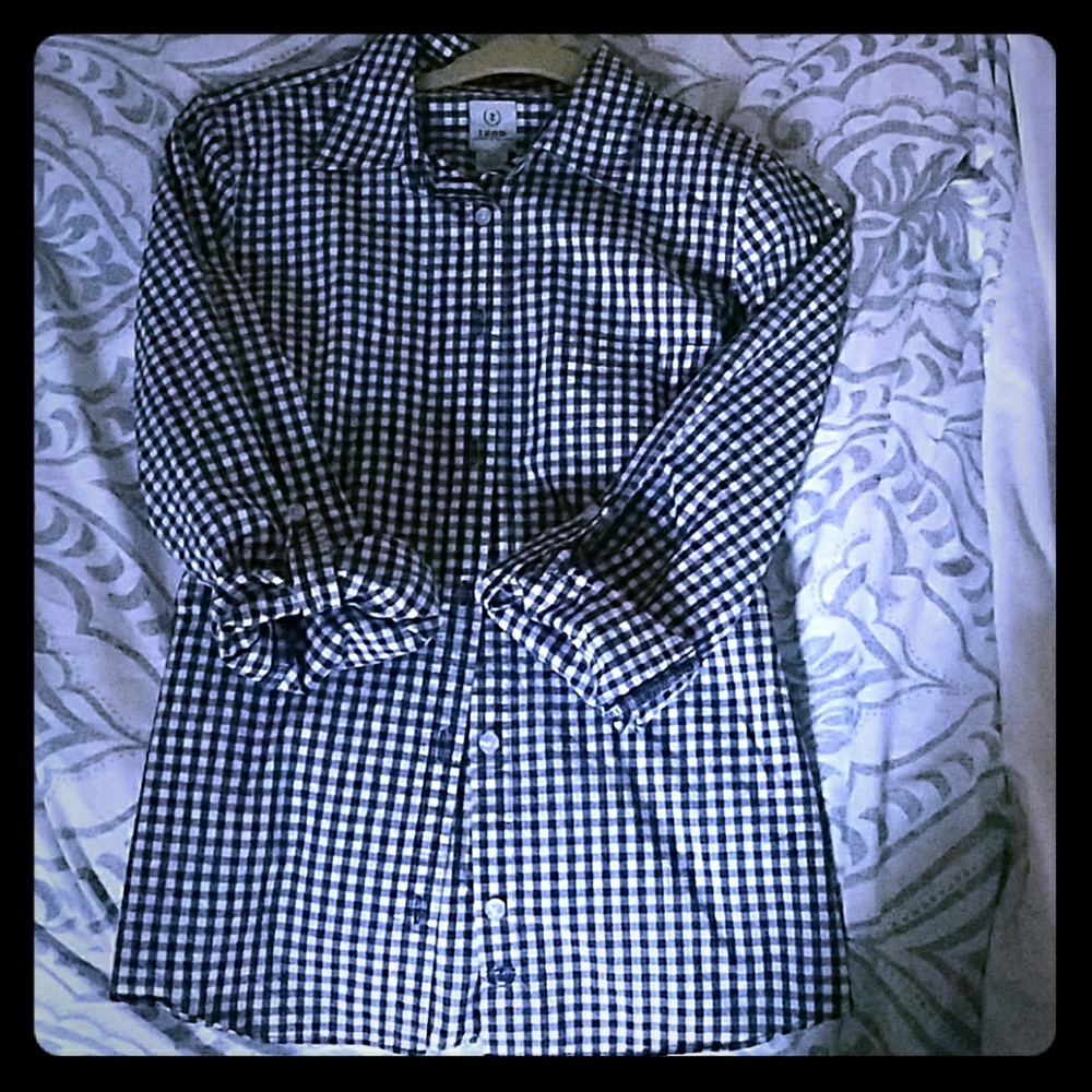 Plaid button up. IZOD  like new. Smoke free home.